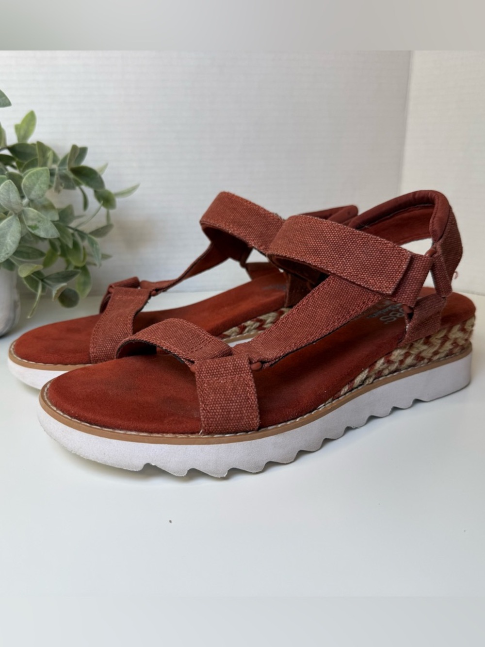 Skechers BOBS Desert Kiss Women's Wedge Sandals in Brick Red Size 9 Adjustable - Picture 8 of 16